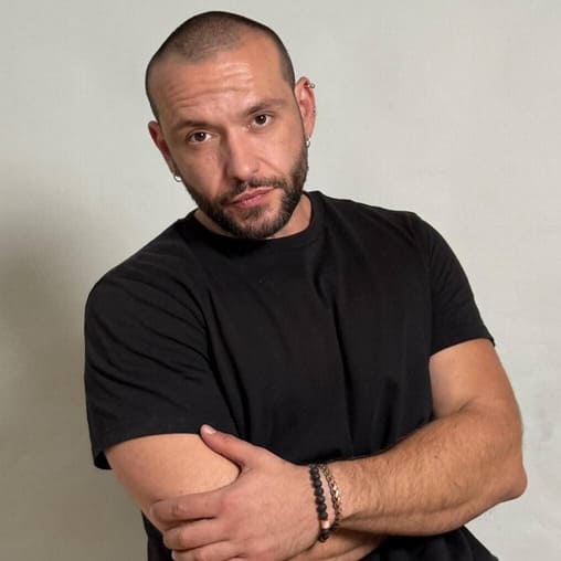 Make-up-artist-Cristian-Buca_clv